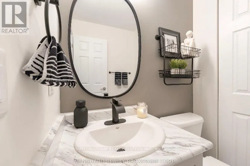11 - 6 BICKNELL AVENUE W
