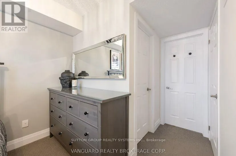 11 - 6 BICKNELL AVENUE W