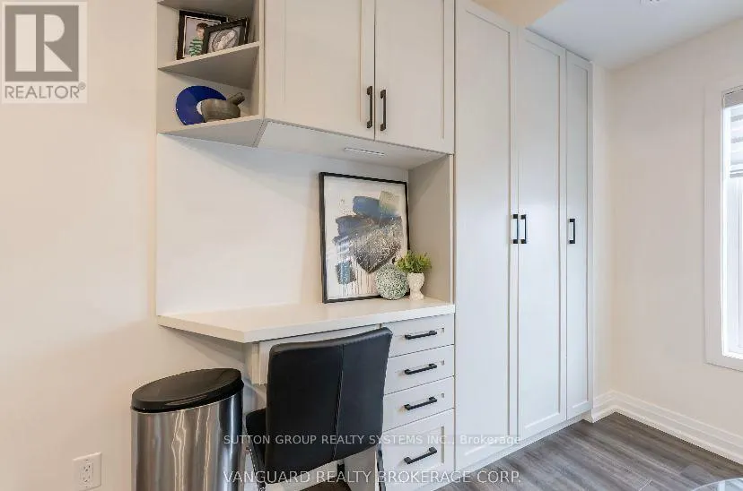 11 - 6 BICKNELL AVENUE W