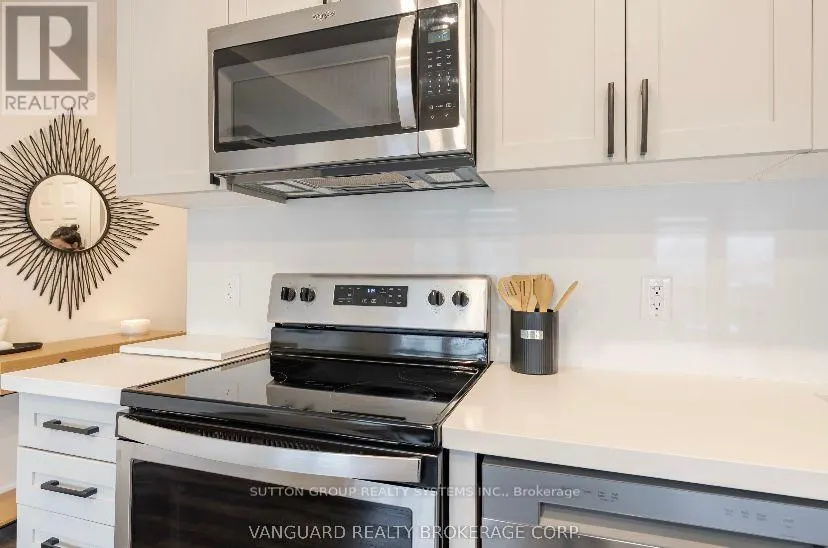 11 - 6 BICKNELL AVENUE W