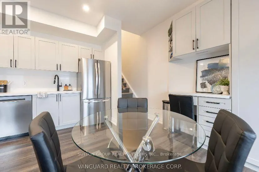 11 - 6 BICKNELL AVENUE W