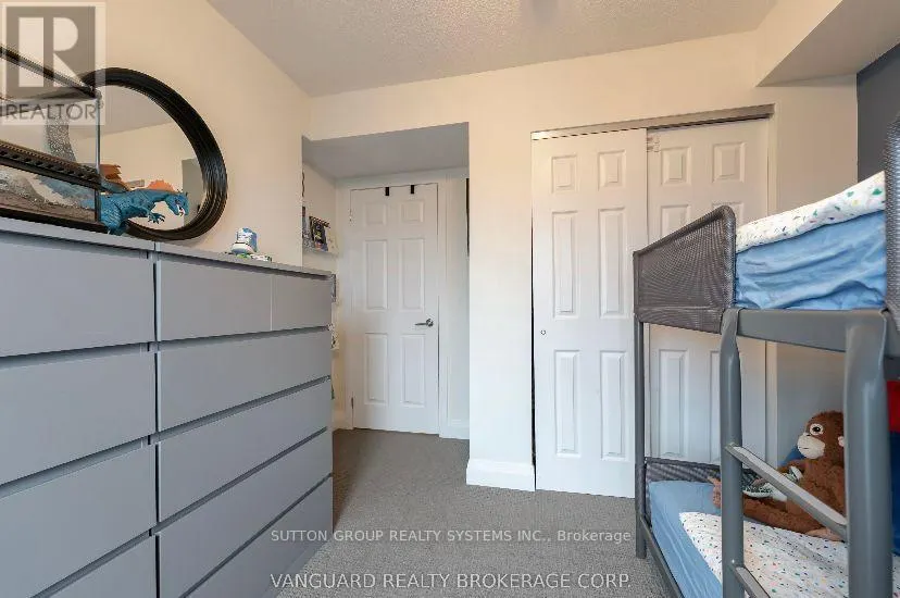 11 - 6 BICKNELL AVENUE W
