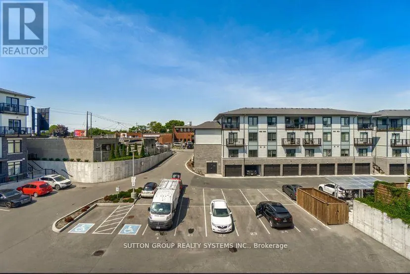 11 - 6 BICKNELL AVENUE W