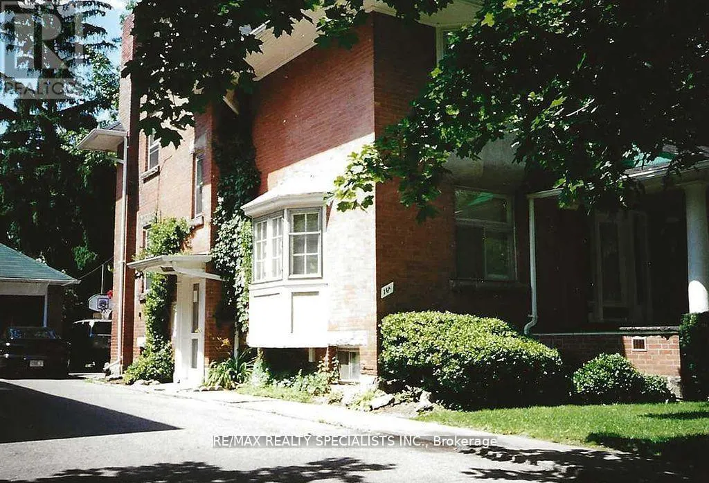 16 WELLINGTON STREET E