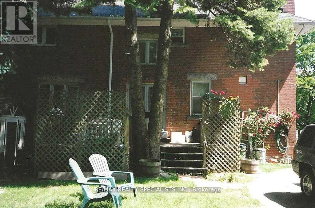 16 WELLINGTON STREET E
