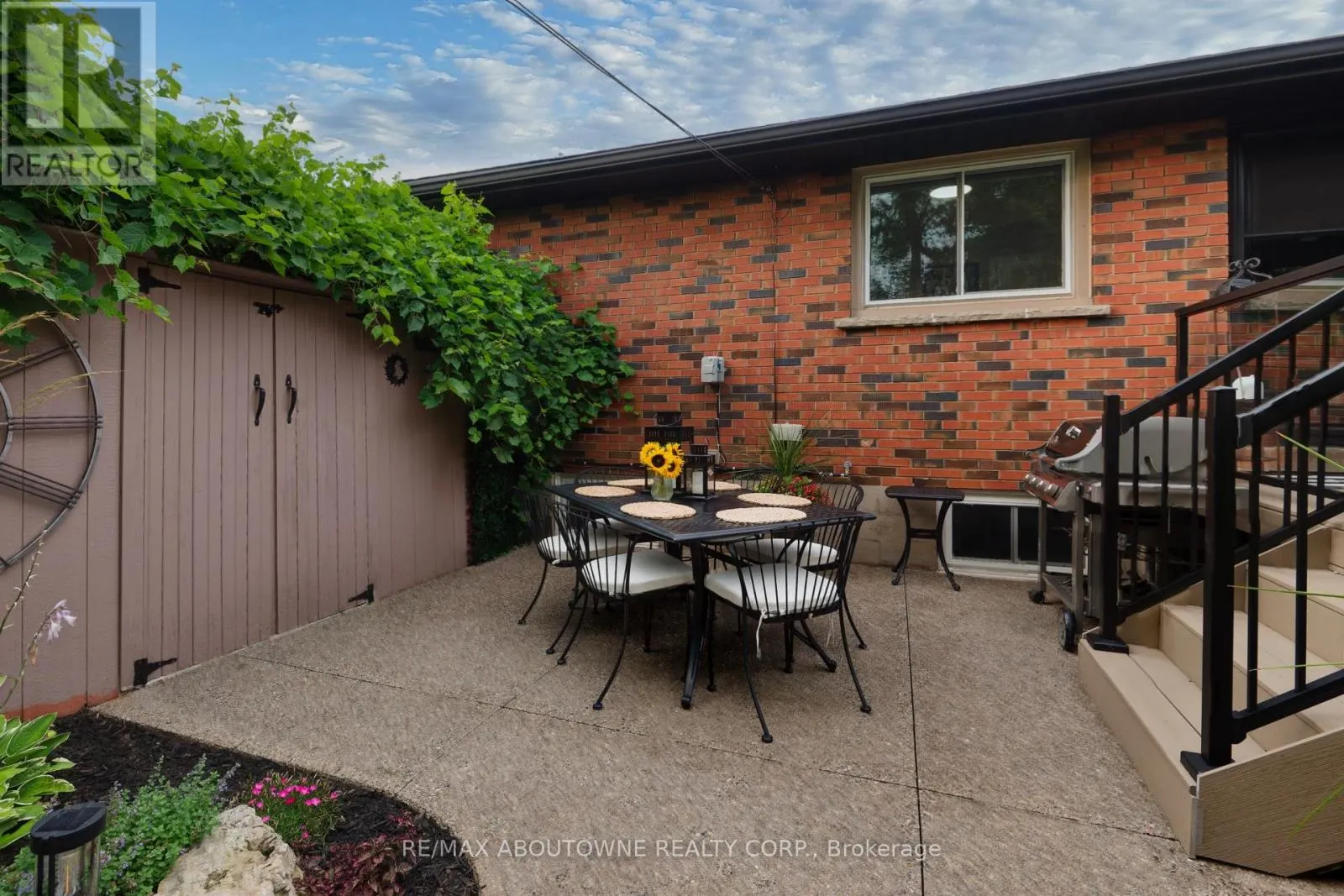 544 MAPLEHILL DRIVE