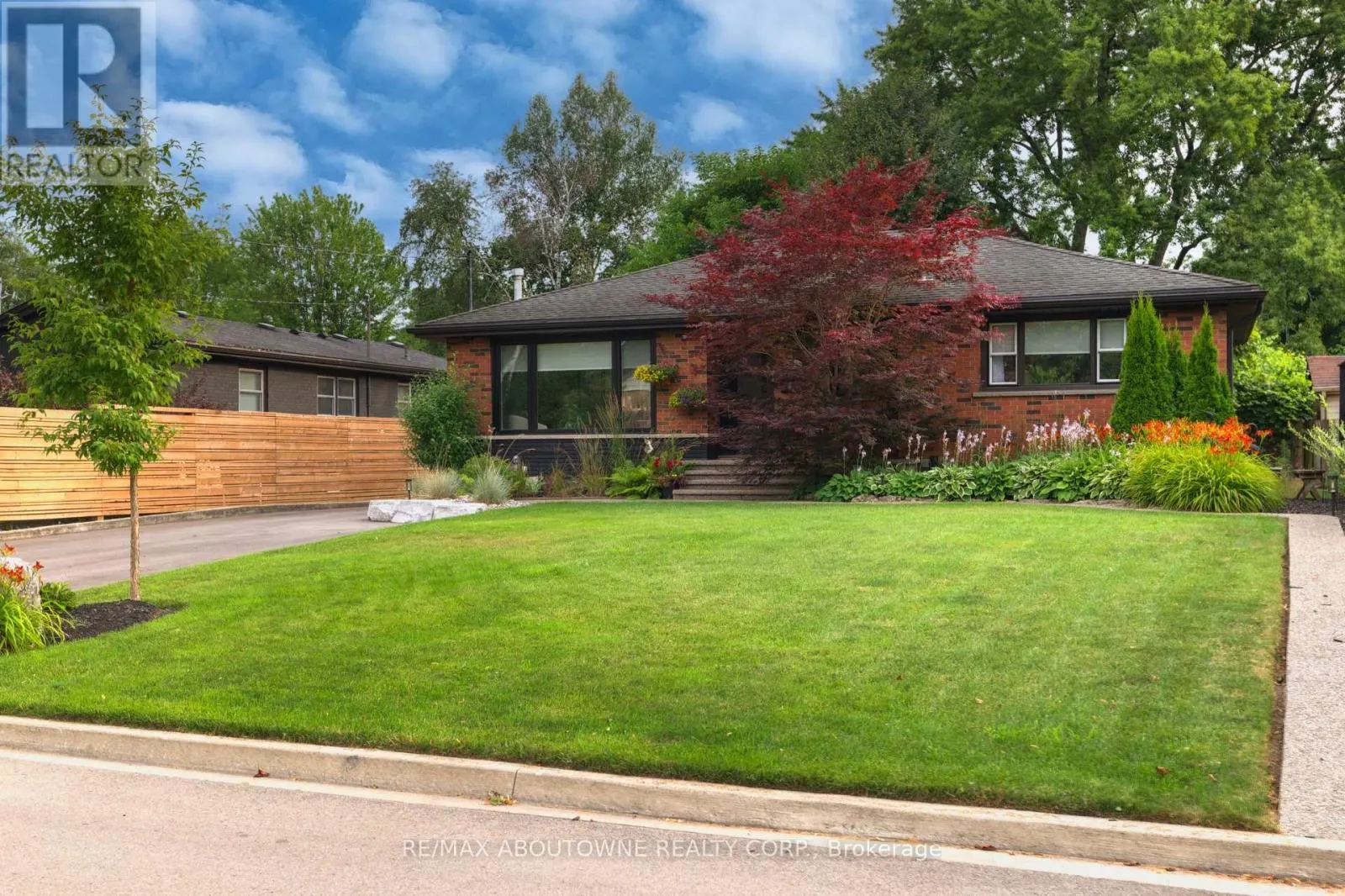 544 MAPLEHILL DRIVE