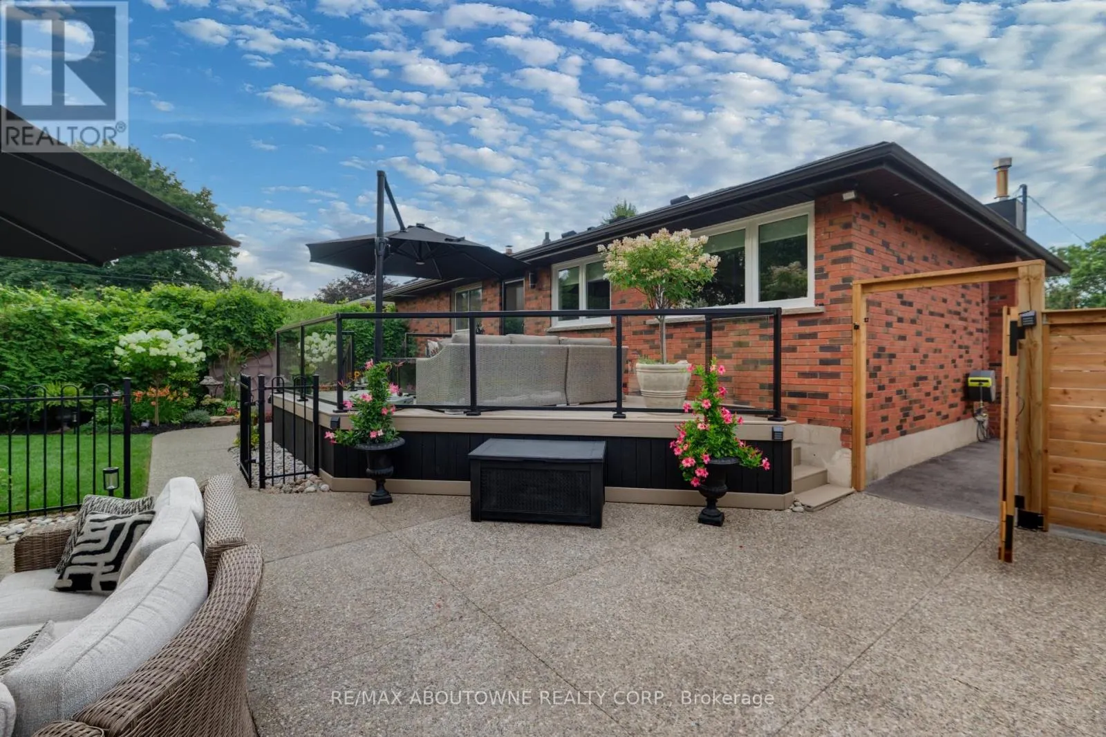 544 MAPLEHILL DRIVE