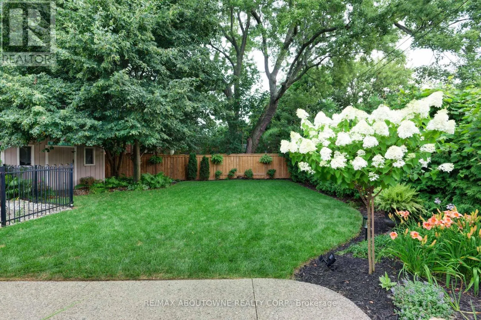 544 MAPLEHILL DRIVE