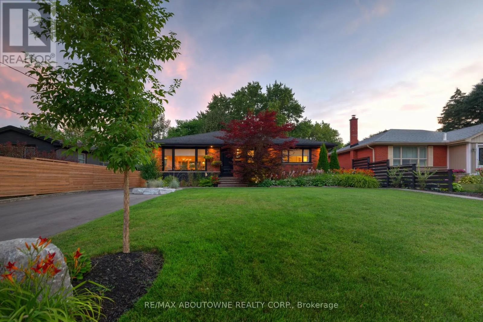 544 MAPLEHILL DRIVE
