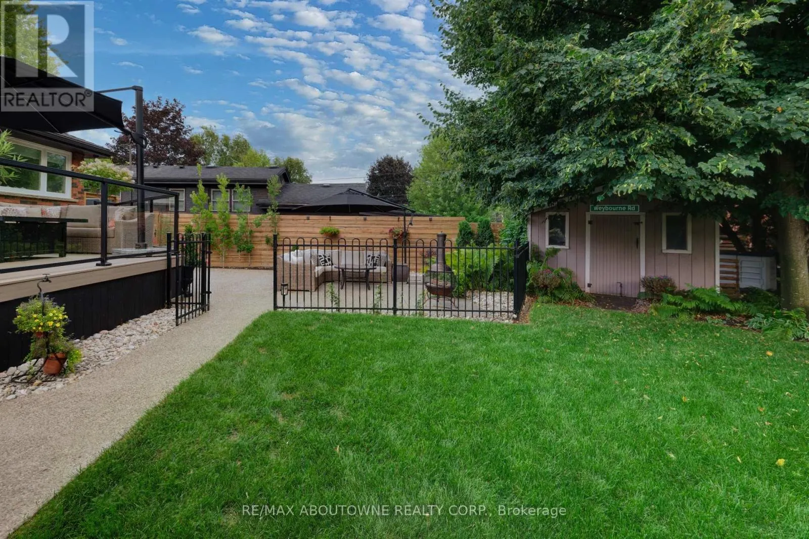 544 MAPLEHILL DRIVE