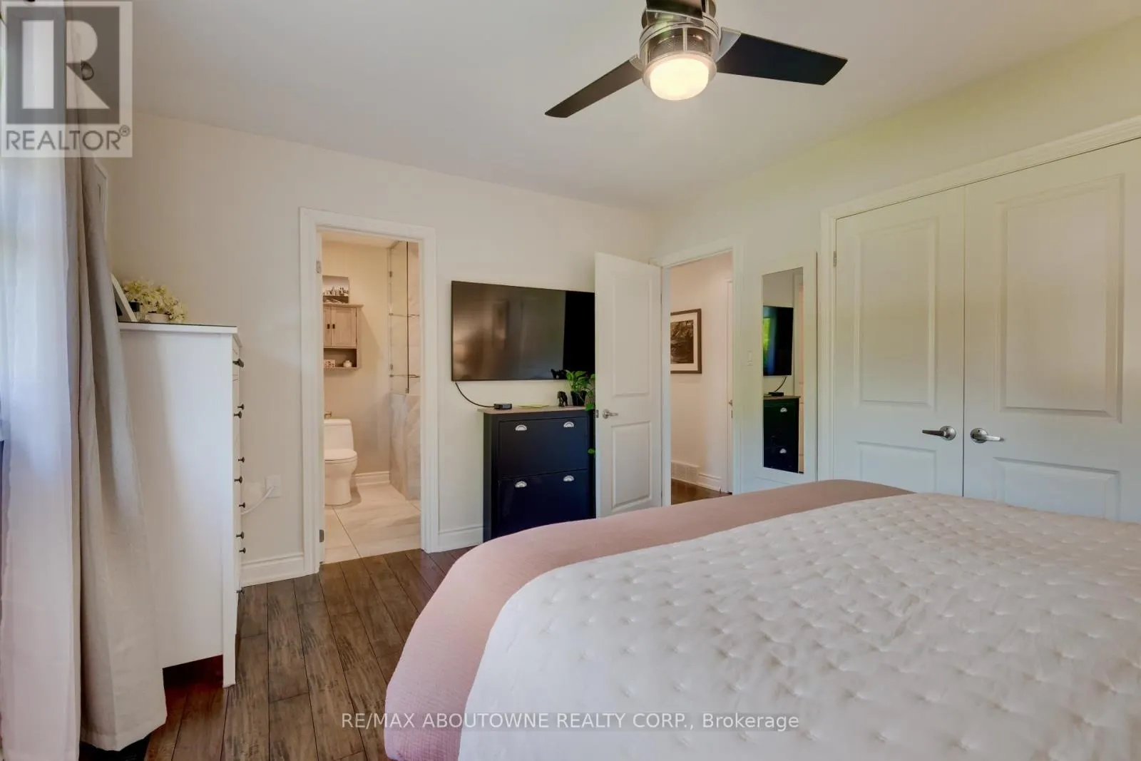 544 MAPLEHILL DRIVE