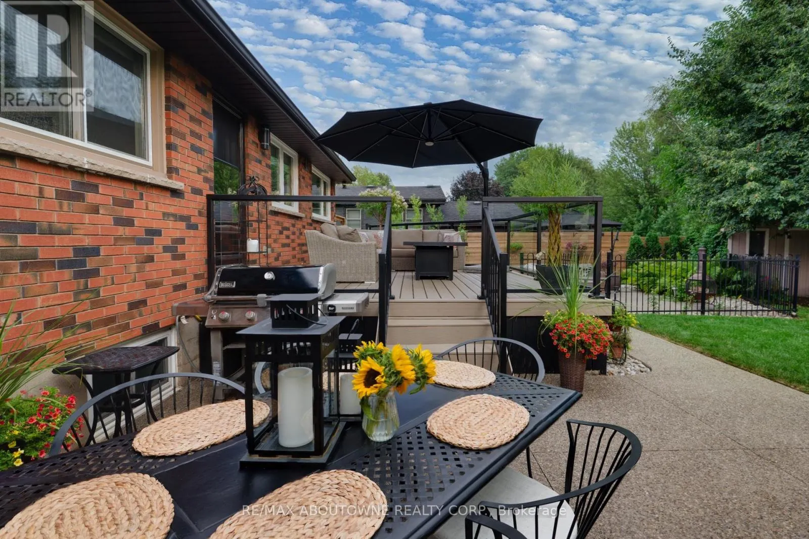 544 MAPLEHILL DRIVE