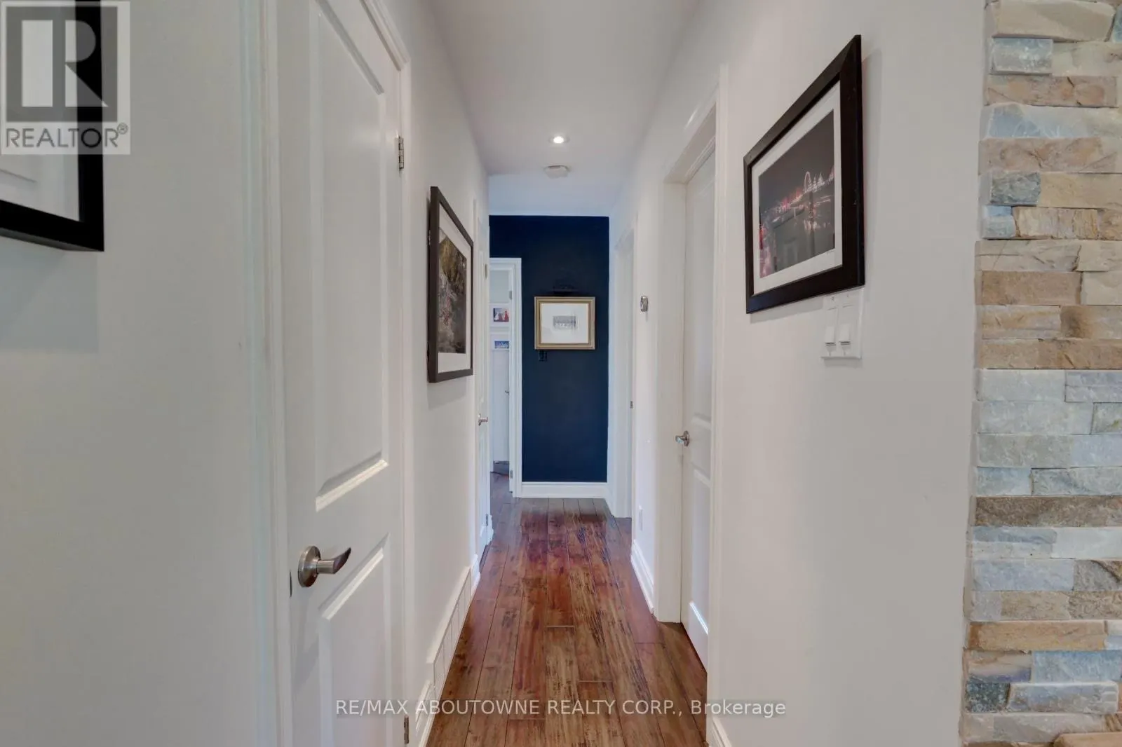 544 MAPLEHILL DRIVE