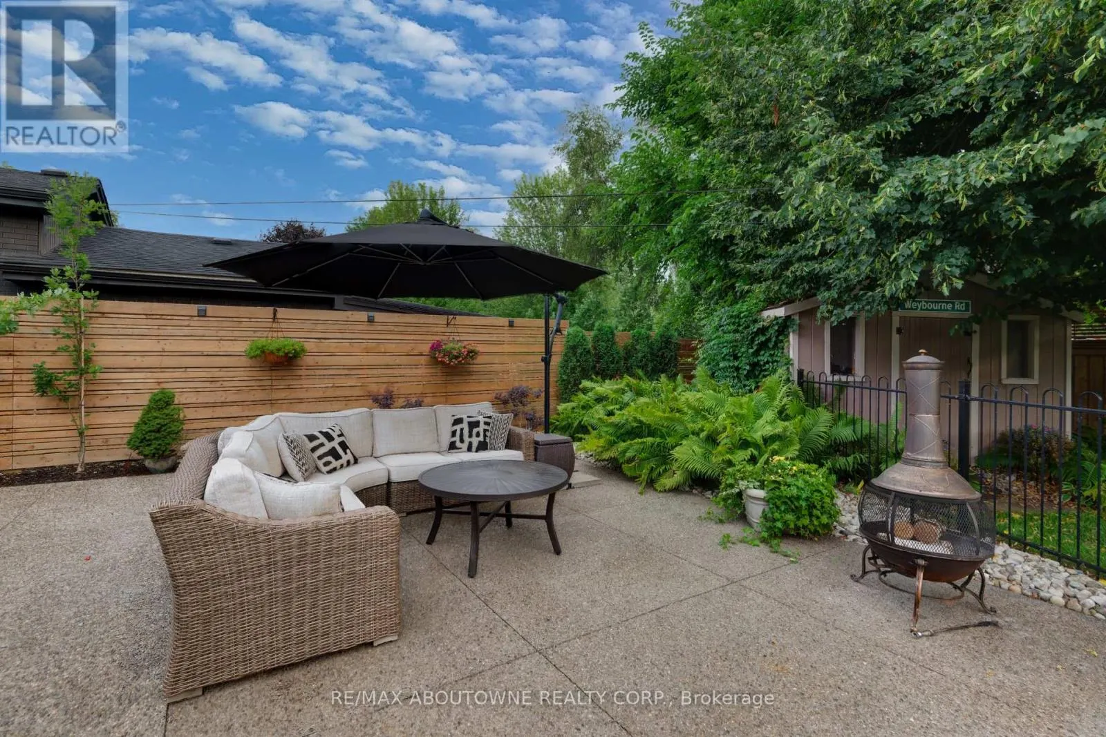 544 MAPLEHILL DRIVE