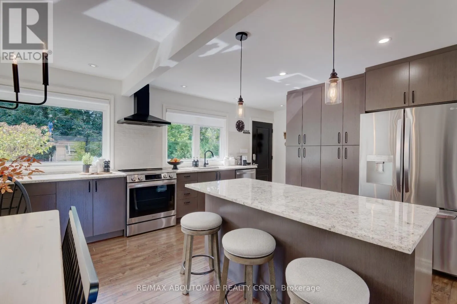 544 MAPLEHILL DRIVE