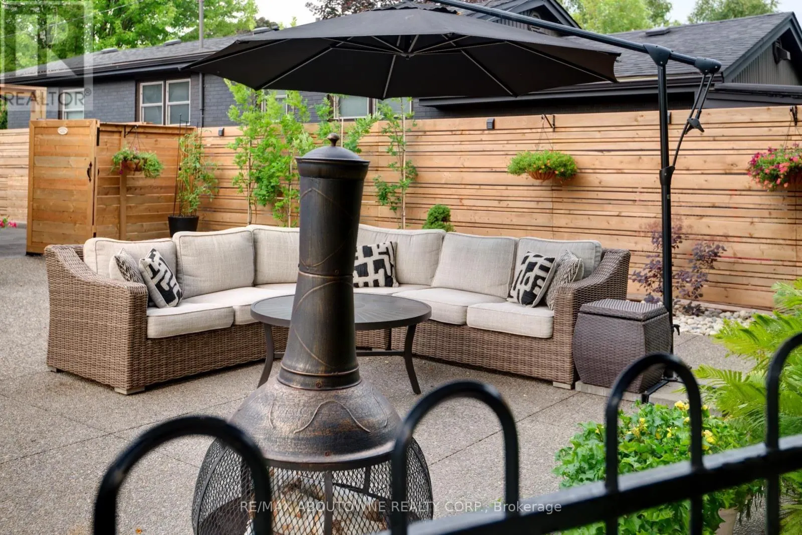 544 MAPLEHILL DRIVE