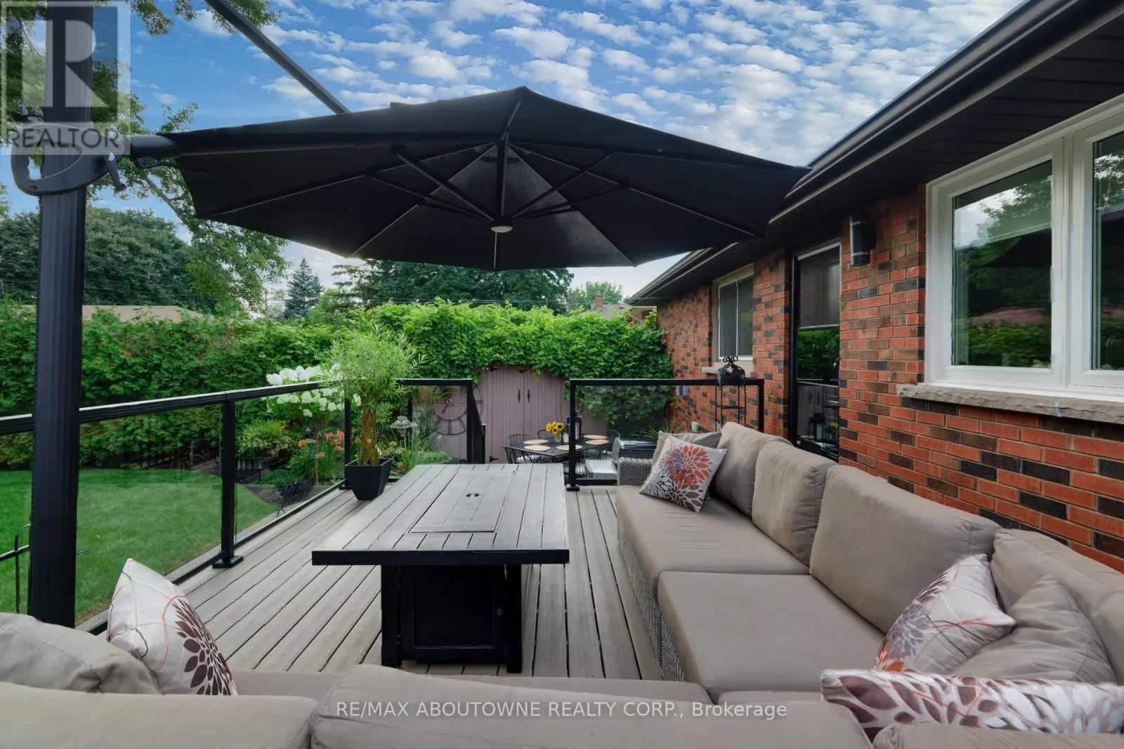 544 MAPLEHILL DRIVE