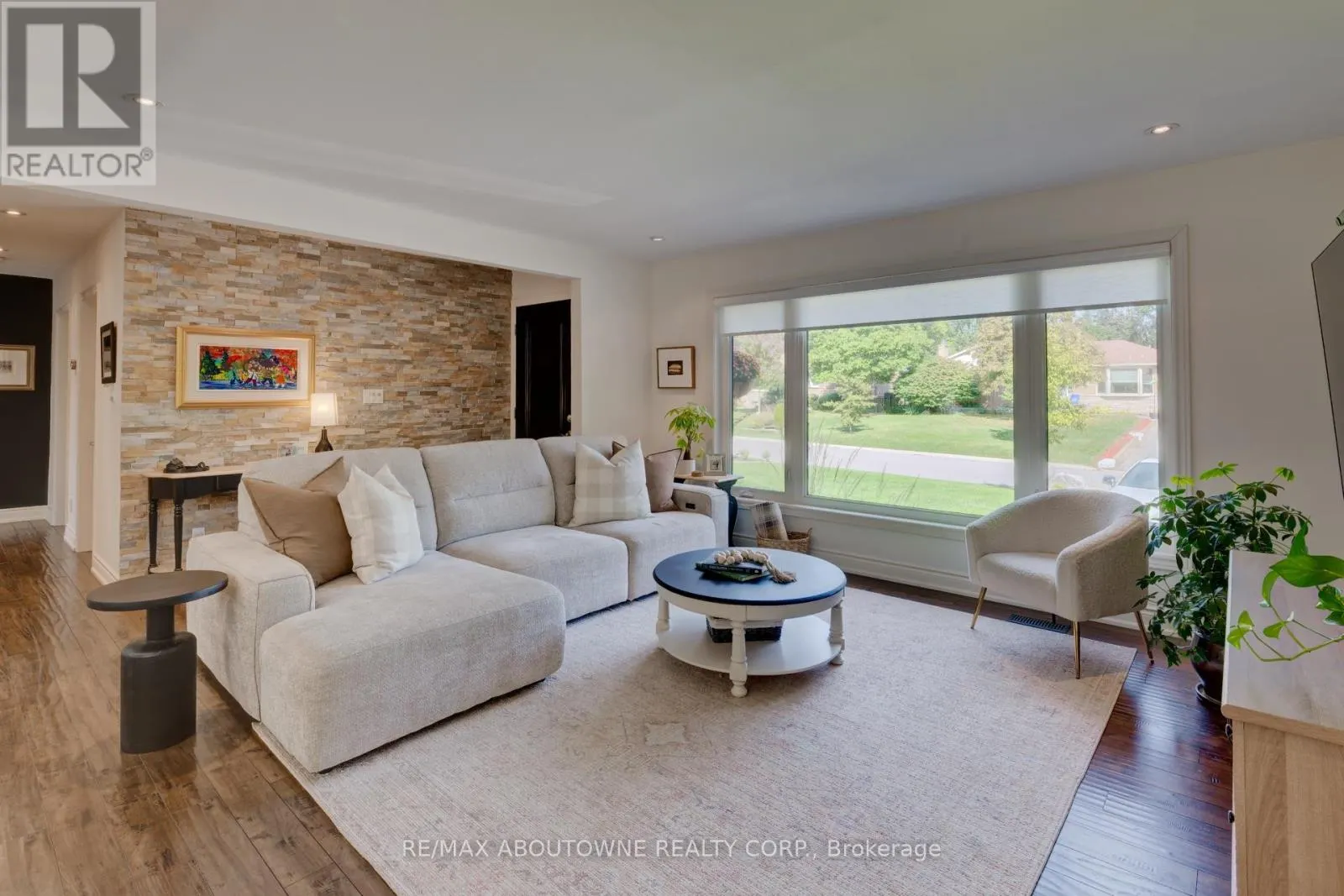 544 MAPLEHILL DRIVE