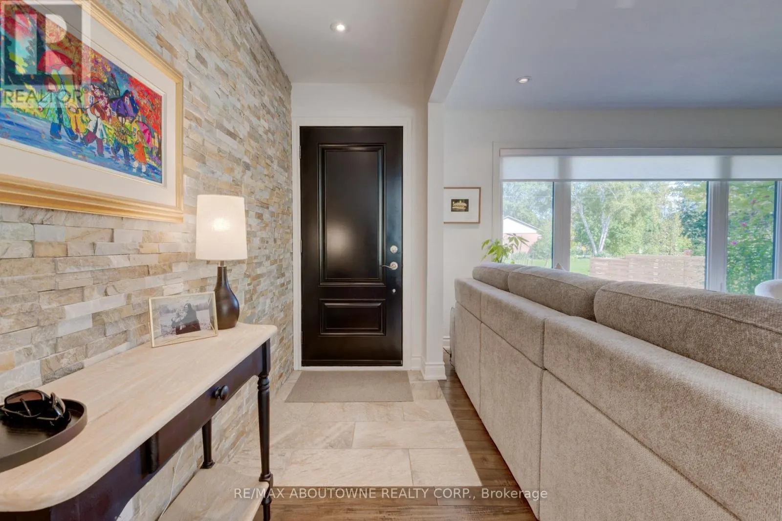 544 MAPLEHILL DRIVE