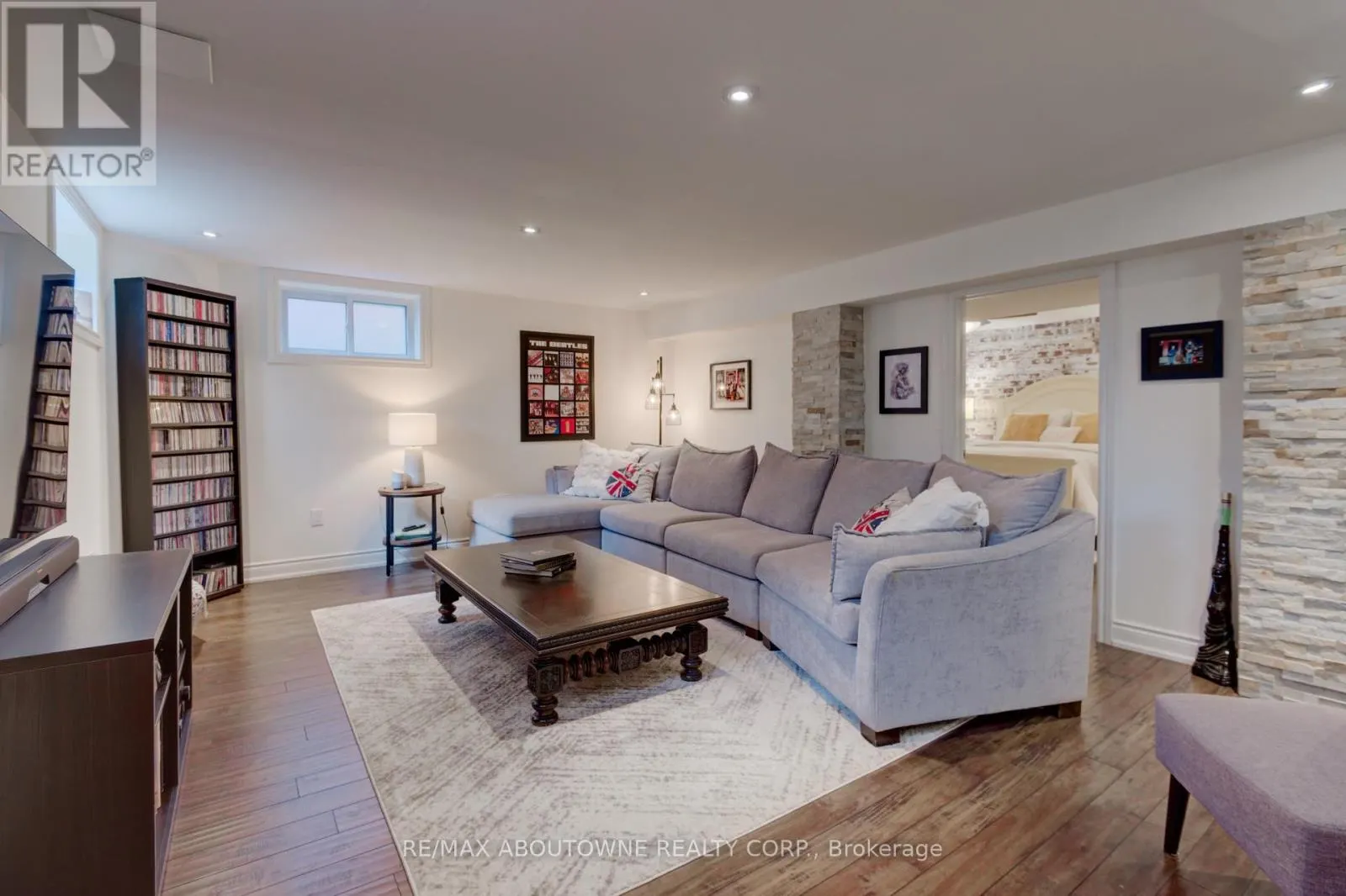 544 MAPLEHILL DRIVE