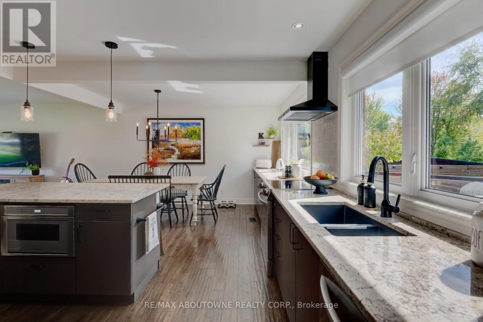 544 MAPLEHILL DRIVE