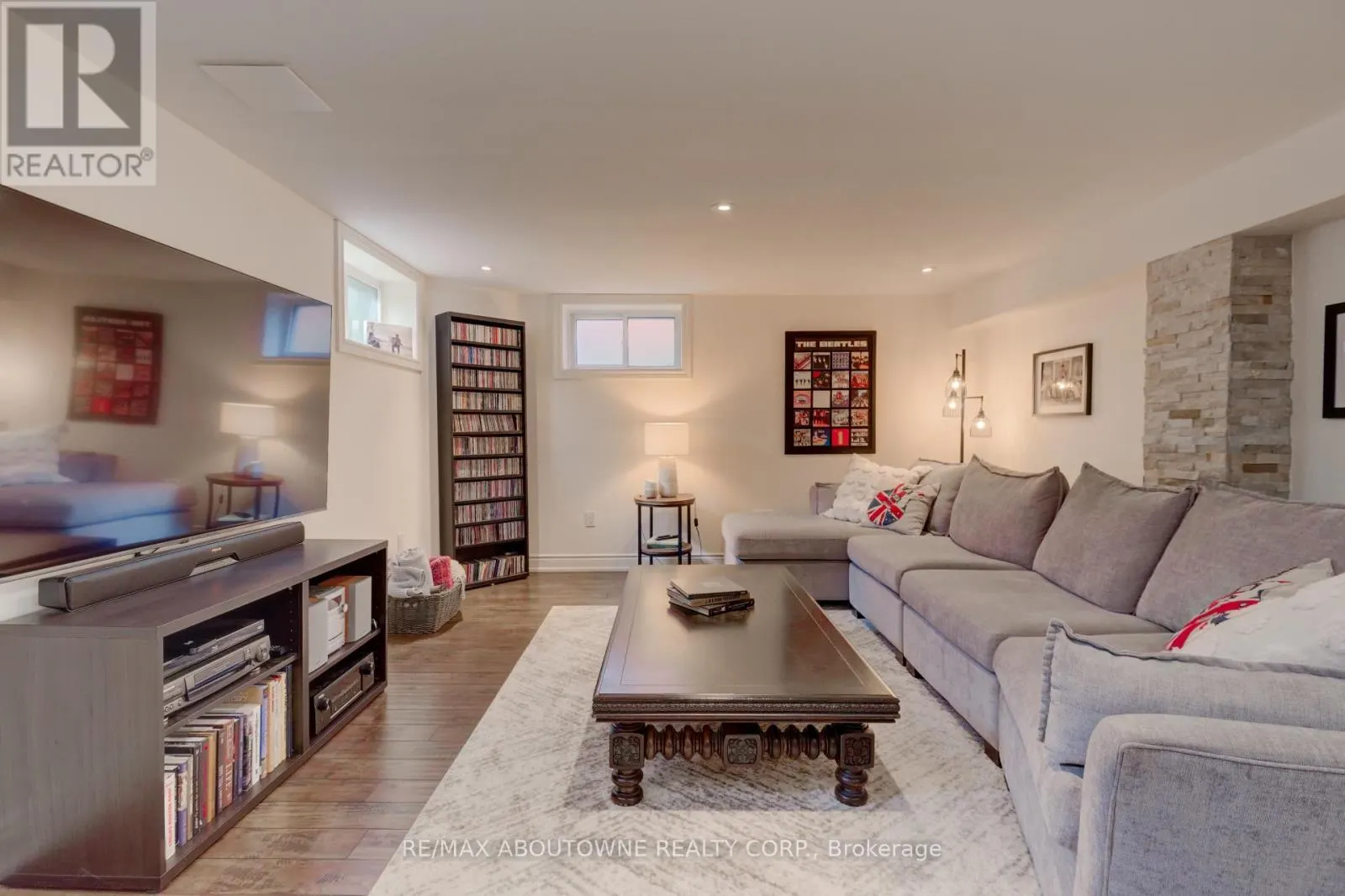 544 MAPLEHILL DRIVE