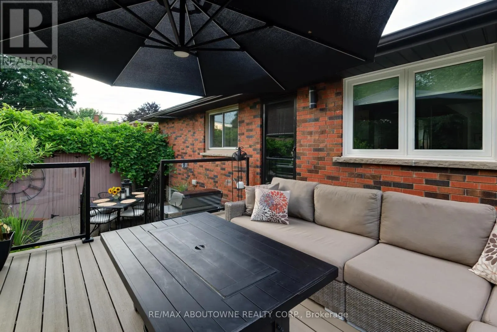 544 MAPLEHILL DRIVE