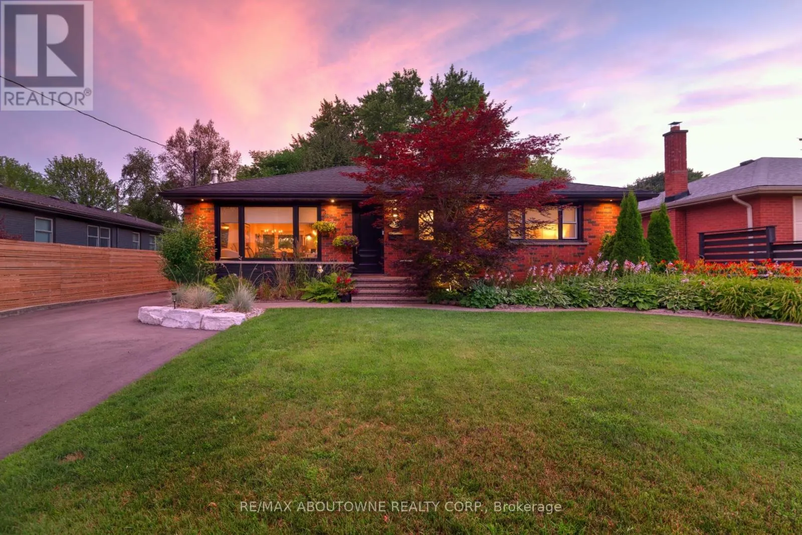 544 MAPLEHILL DRIVE