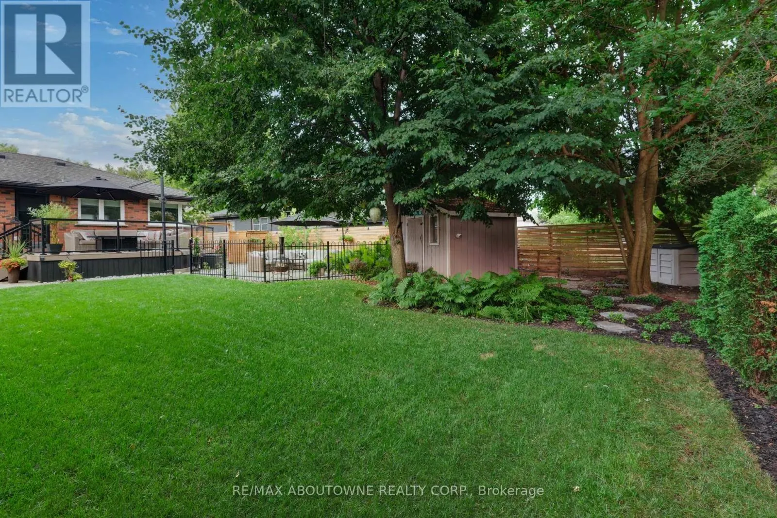 544 MAPLEHILL DRIVE