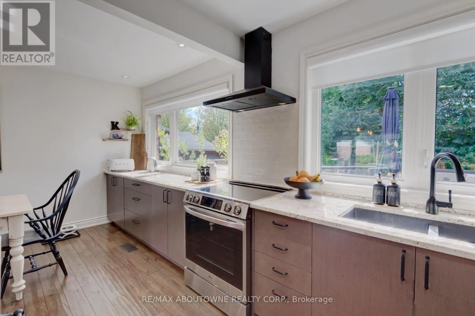 544 MAPLEHILL DRIVE