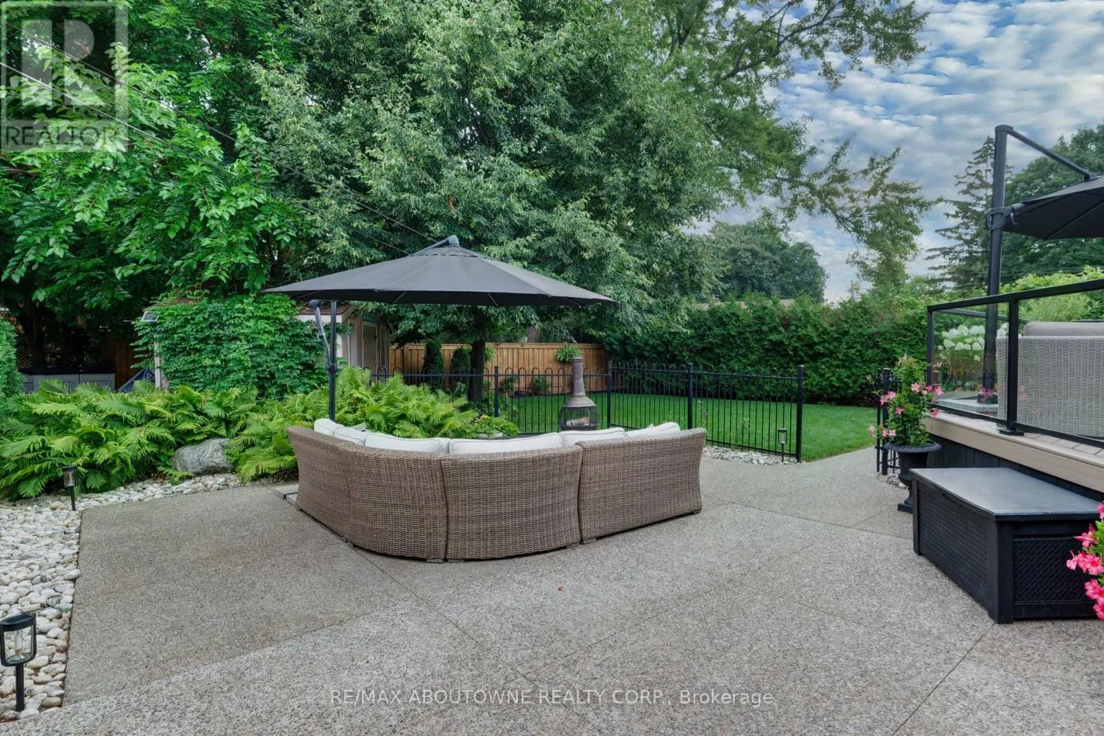 544 MAPLEHILL DRIVE