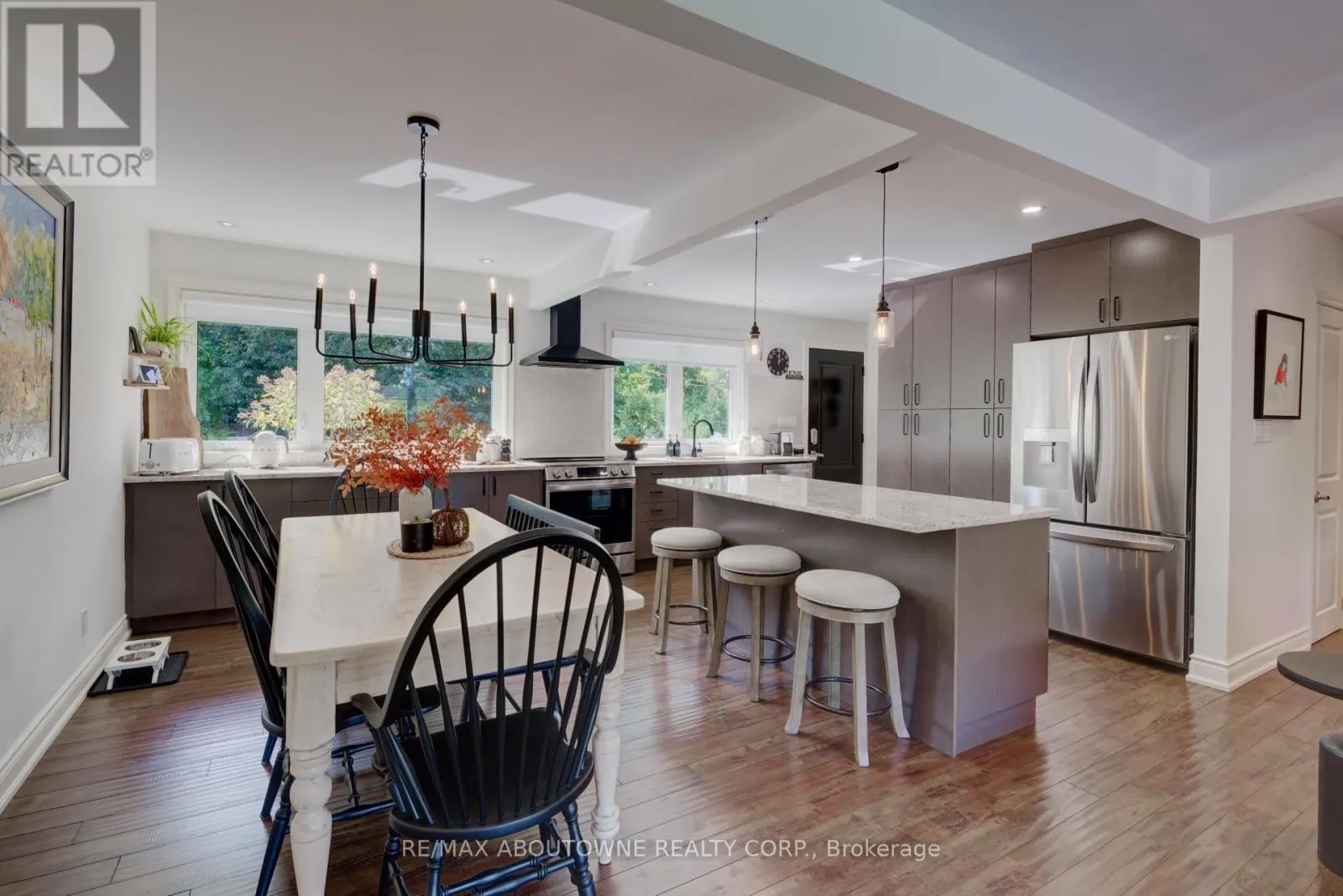 544 MAPLEHILL DRIVE
