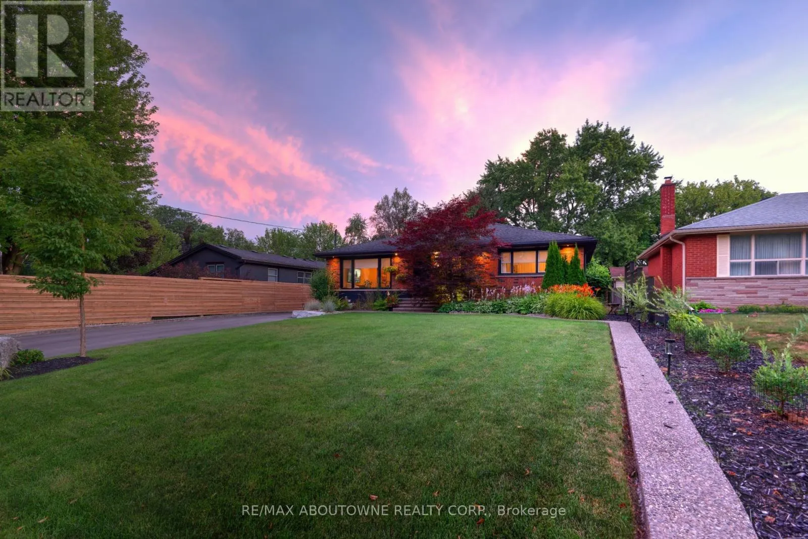 544 MAPLEHILL DRIVE