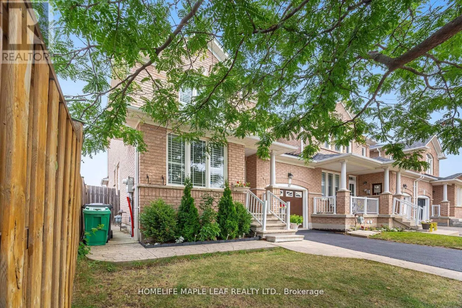 17 EAGLEFIELD GATE