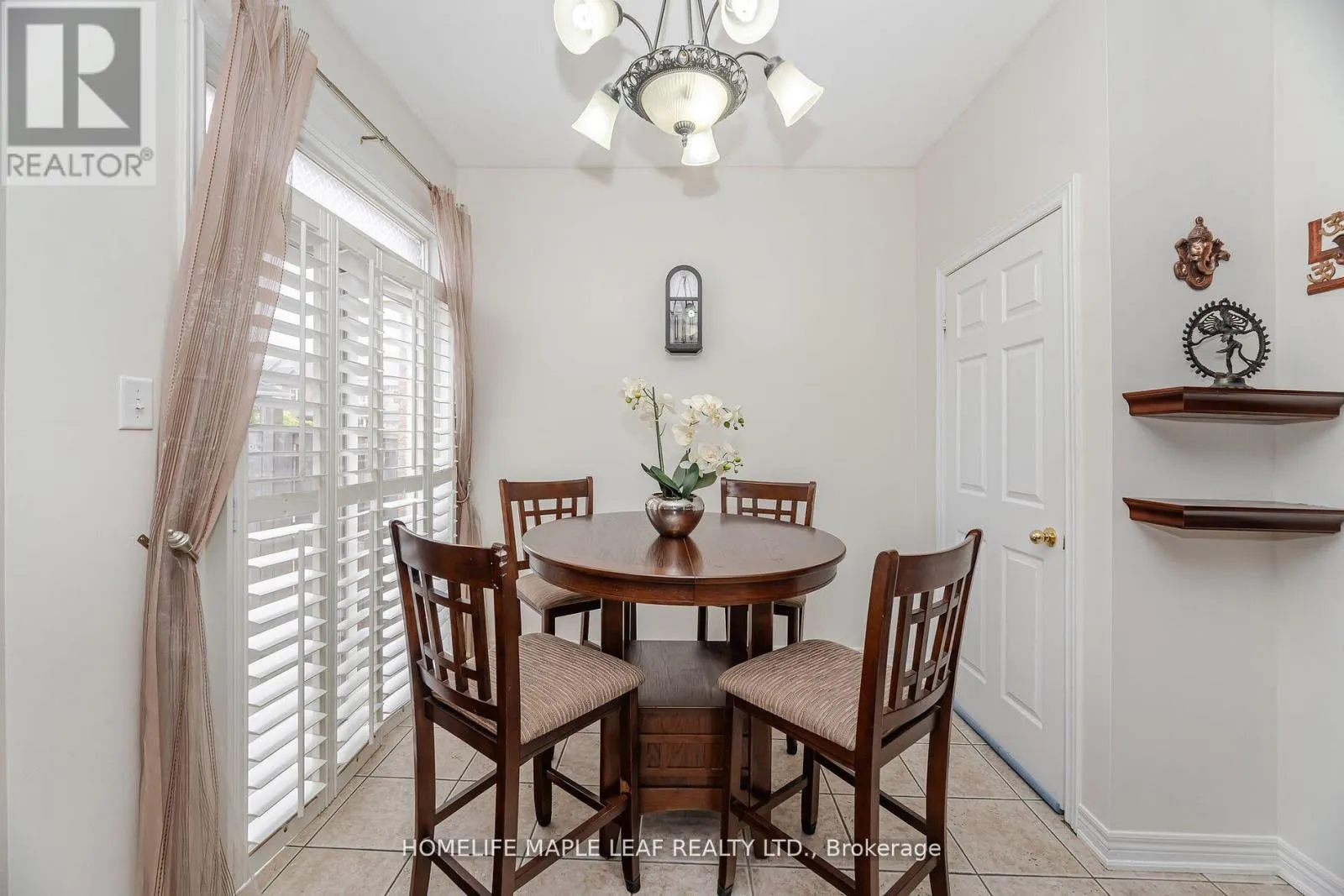 17 EAGLEFIELD GATE