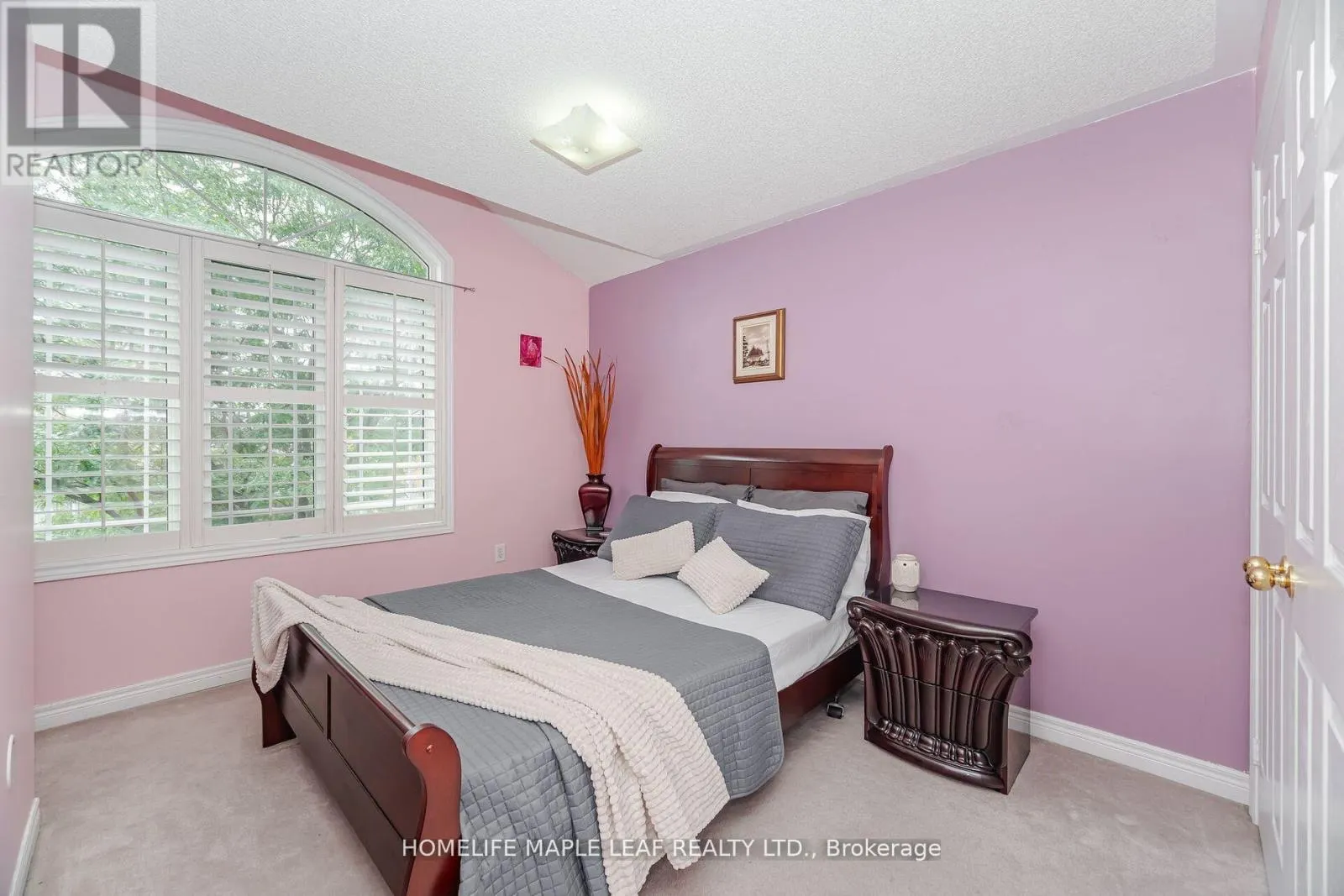 17 EAGLEFIELD GATE