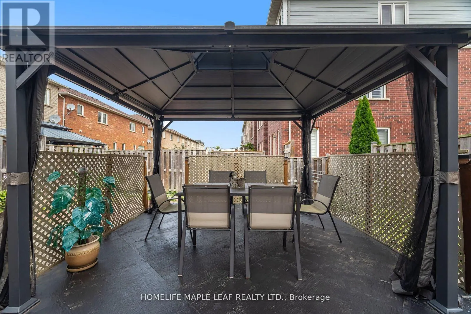 17 EAGLEFIELD GATE