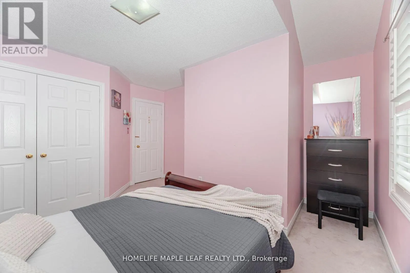 17 EAGLEFIELD GATE