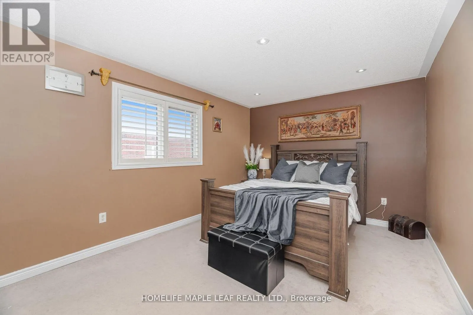 17 EAGLEFIELD GATE