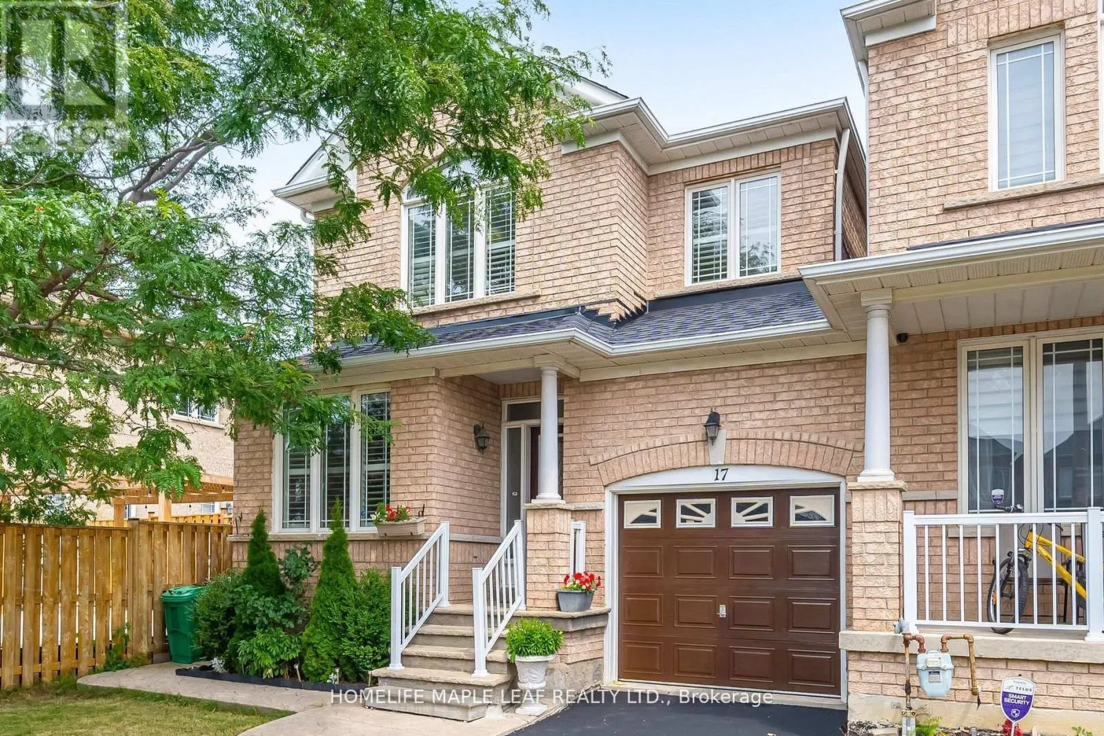 17 EAGLEFIELD GATE
