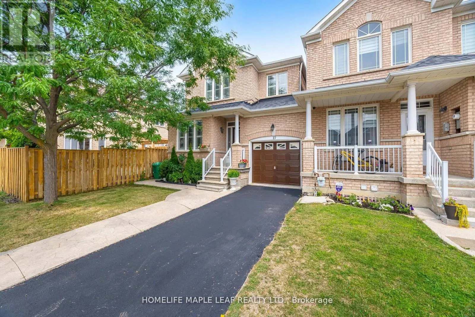 17 EAGLEFIELD GATE