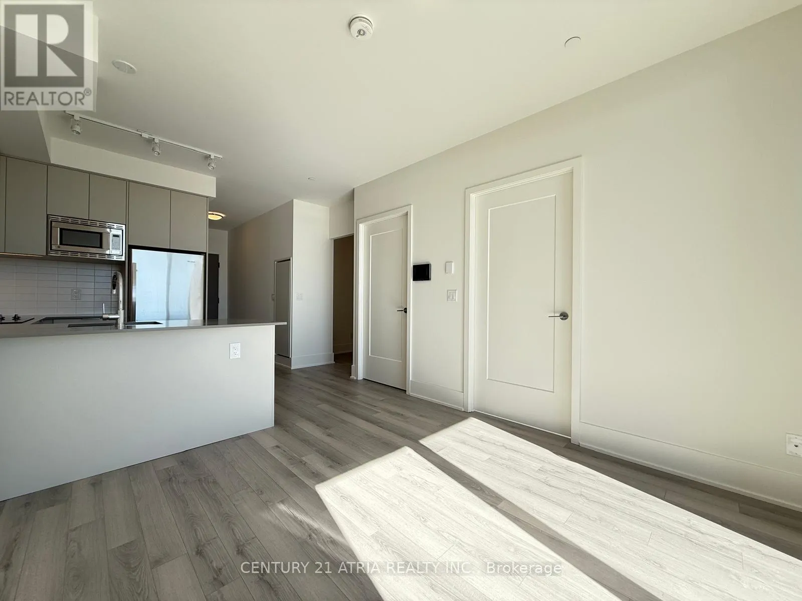 2001 - 3079 TRAFALGAR ROAD