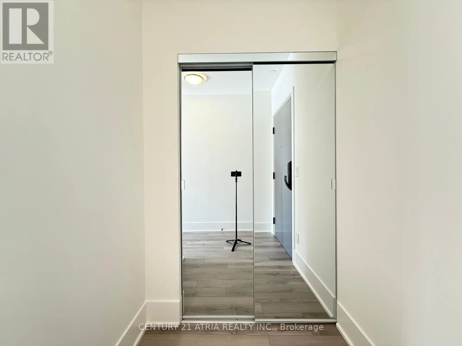 2001 - 3079 TRAFALGAR ROAD
