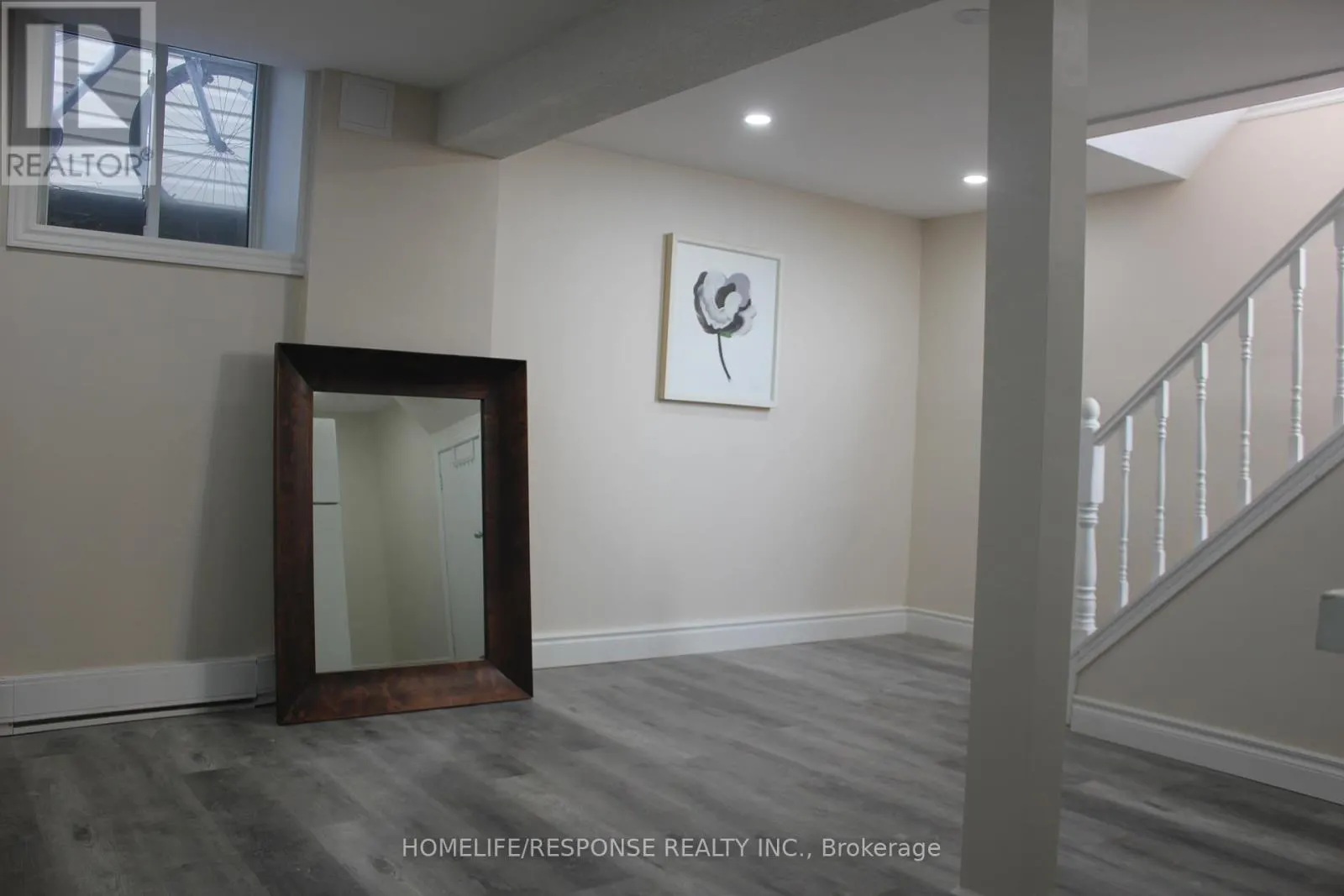 LOWER - 54 GLADSTONE SQUARE