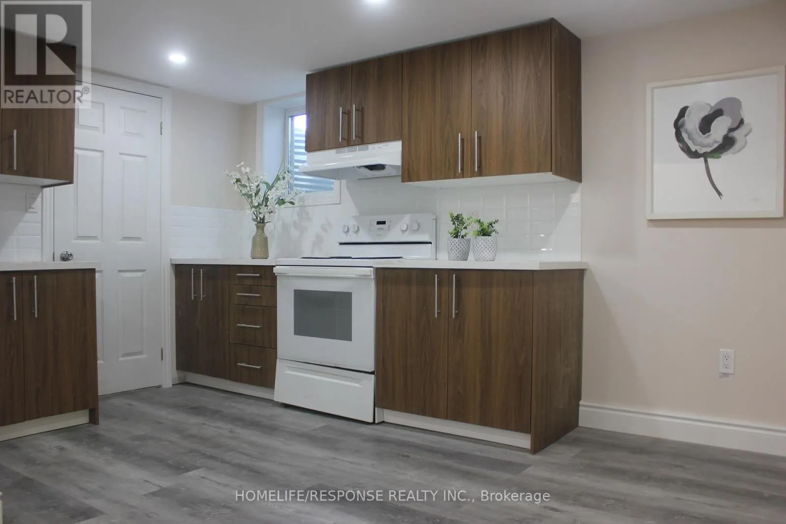 LOWER - 54 GLADSTONE SQUARE