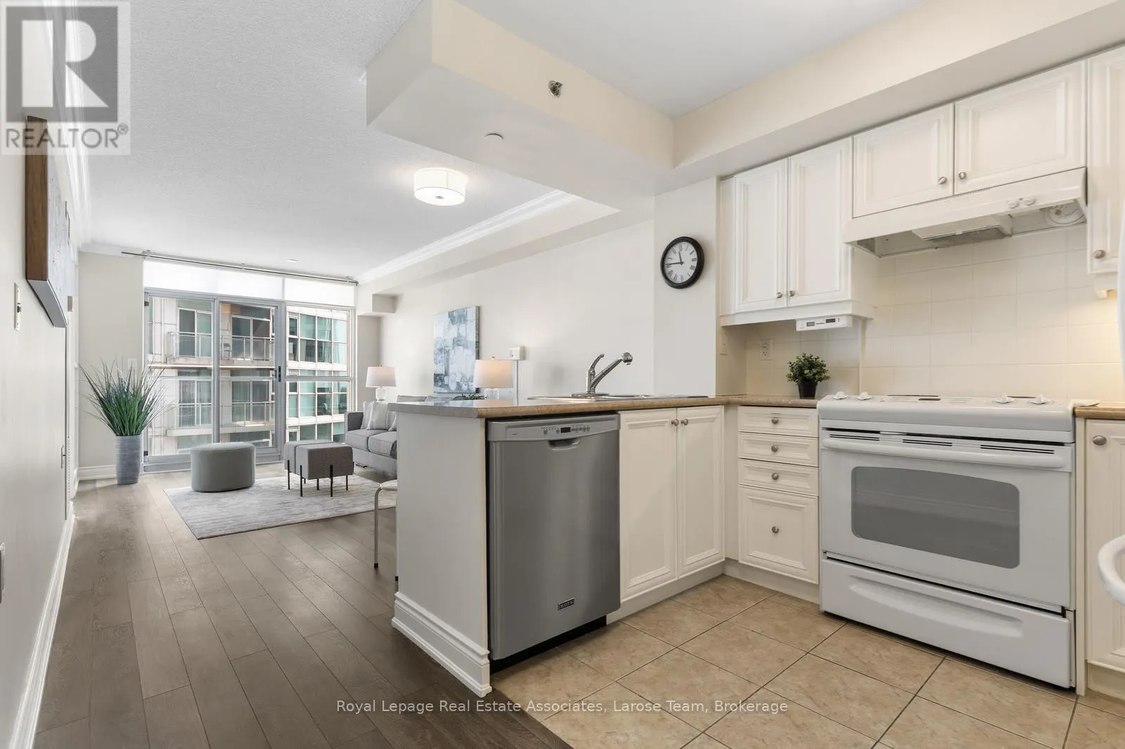 809 - 3 MARINE PARADE DRIVE