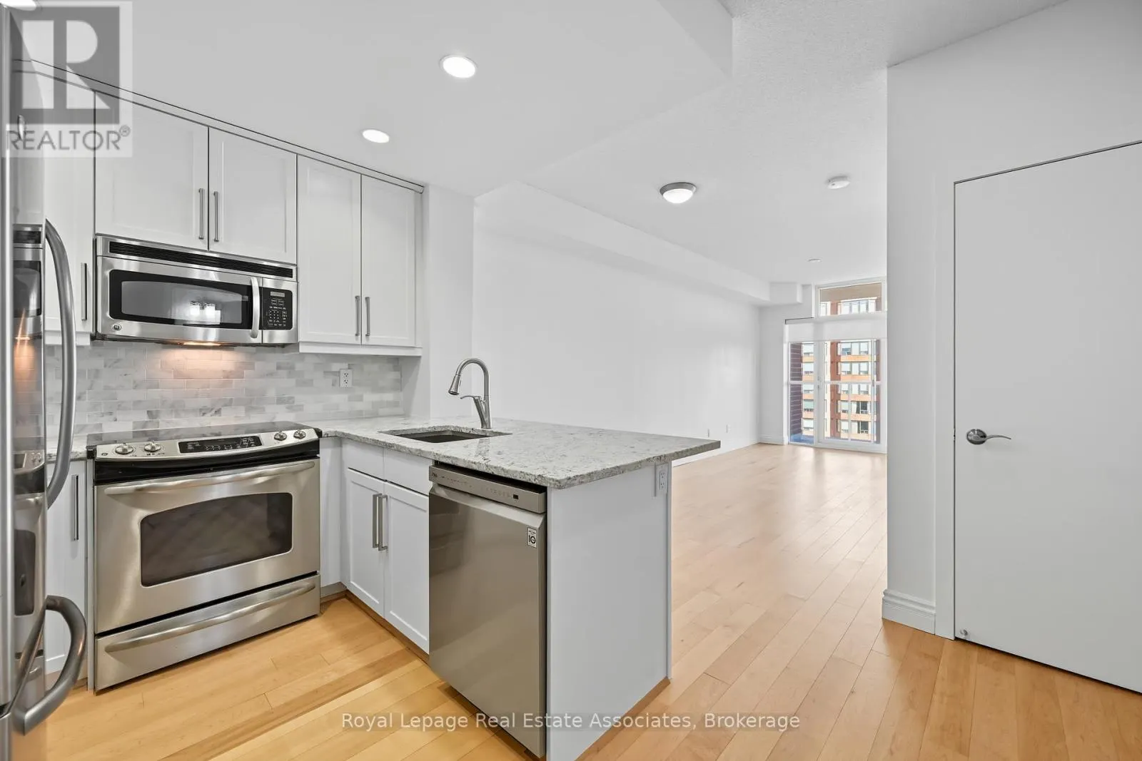 1407 - 551 MAPLE AVENUE