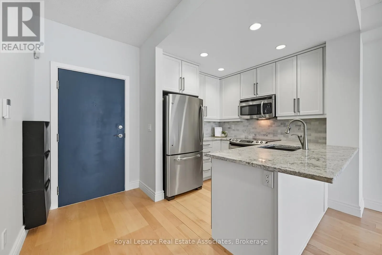 1407 - 551 MAPLE AVENUE