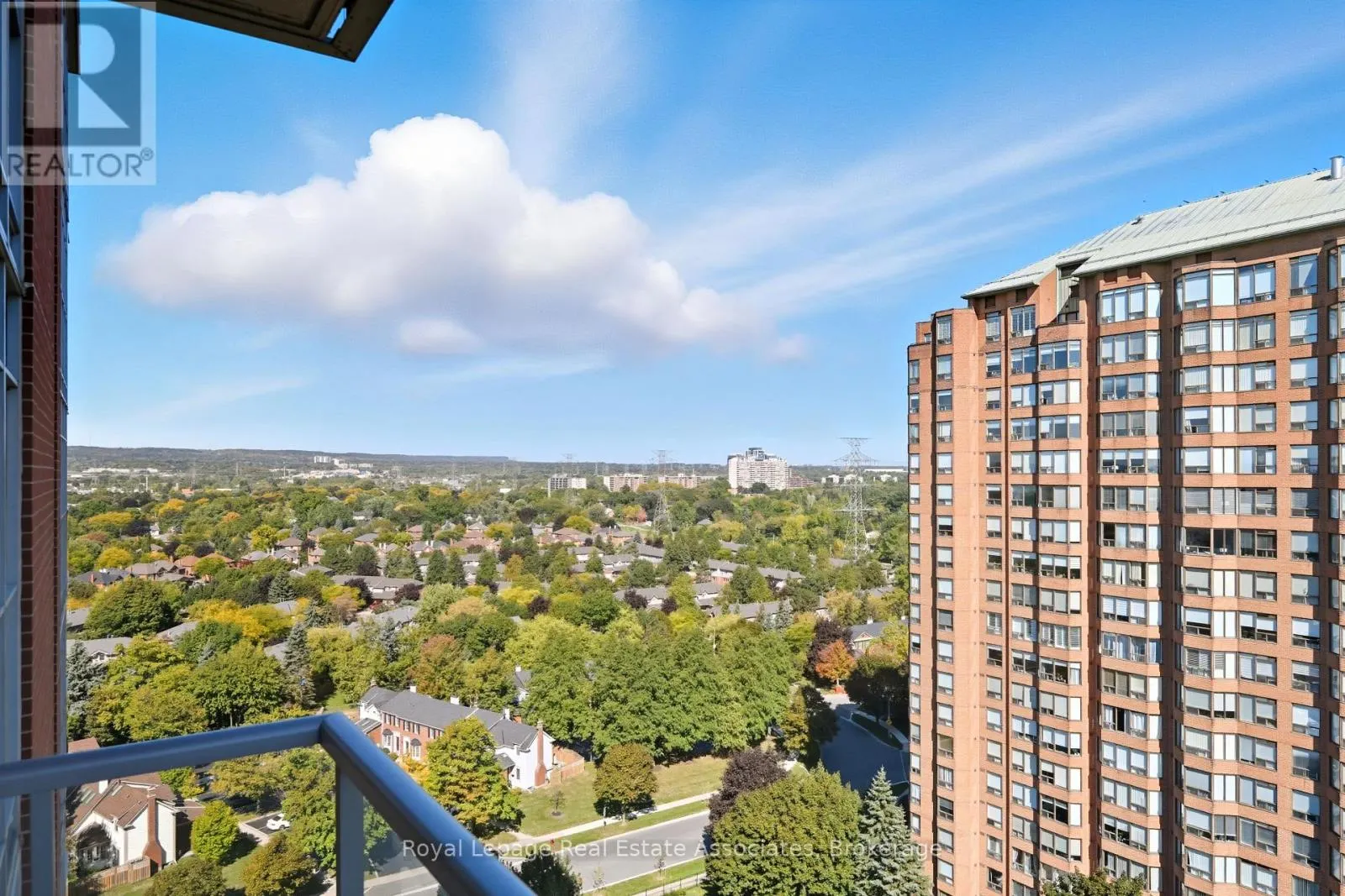 1407 - 551 MAPLE AVENUE